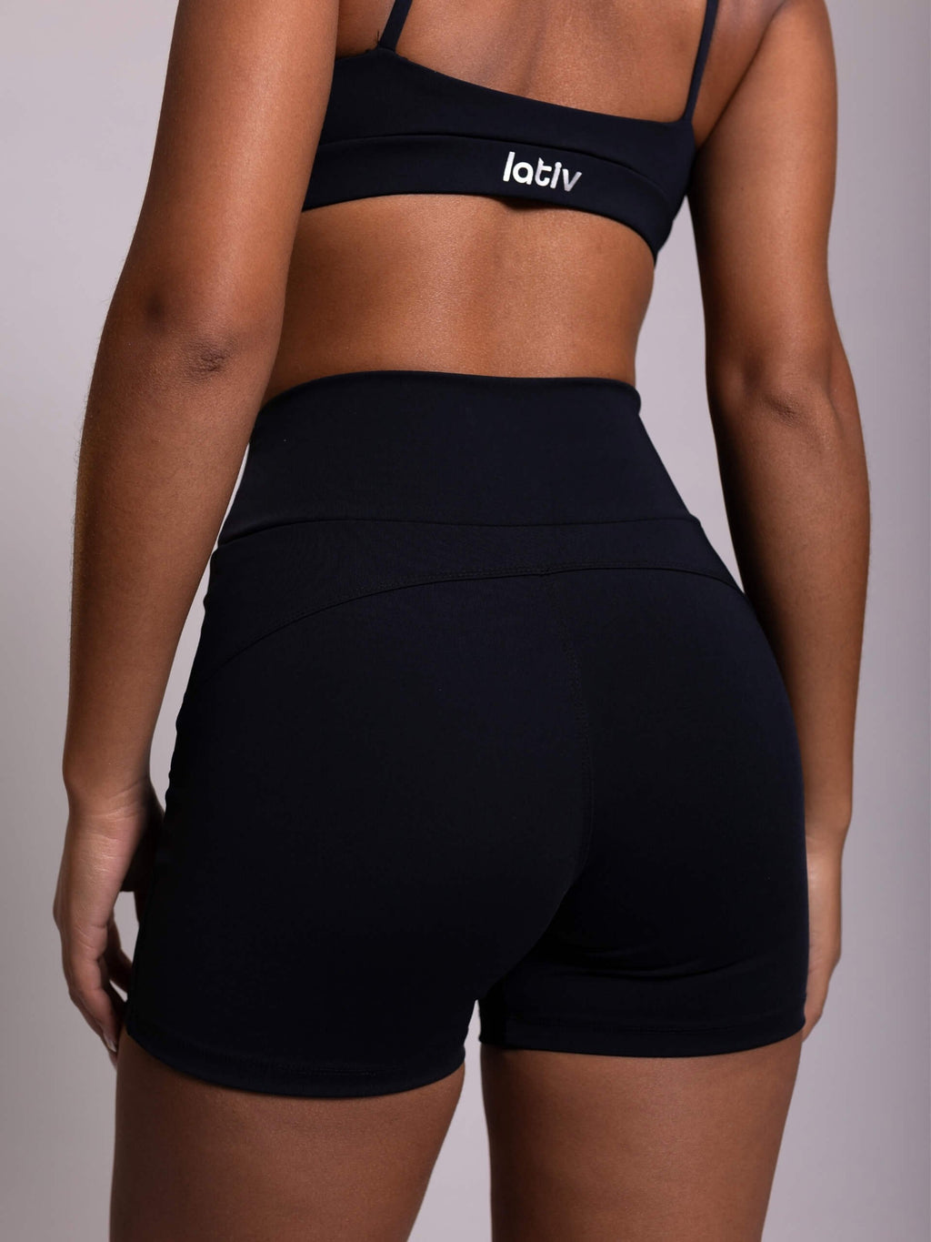 Short Essencial Preto